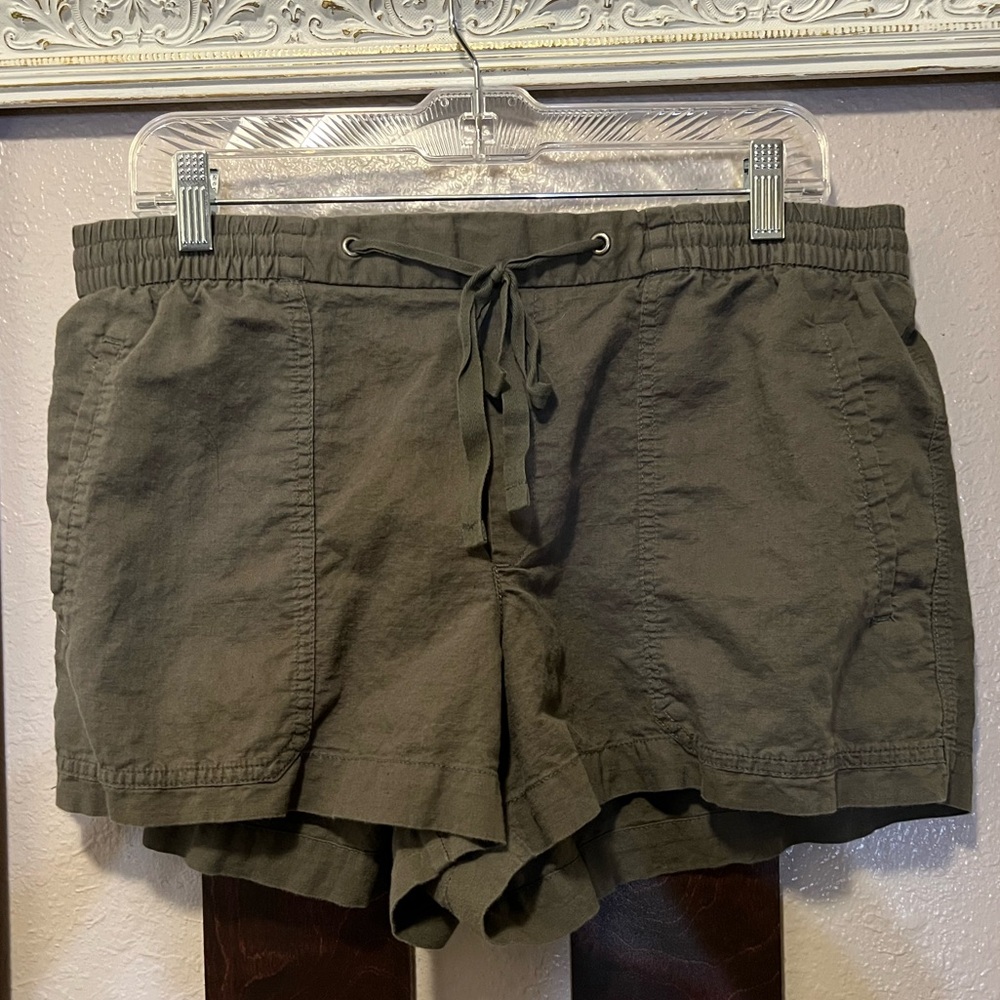 GAP NWOT Army Green Pull On Shorts